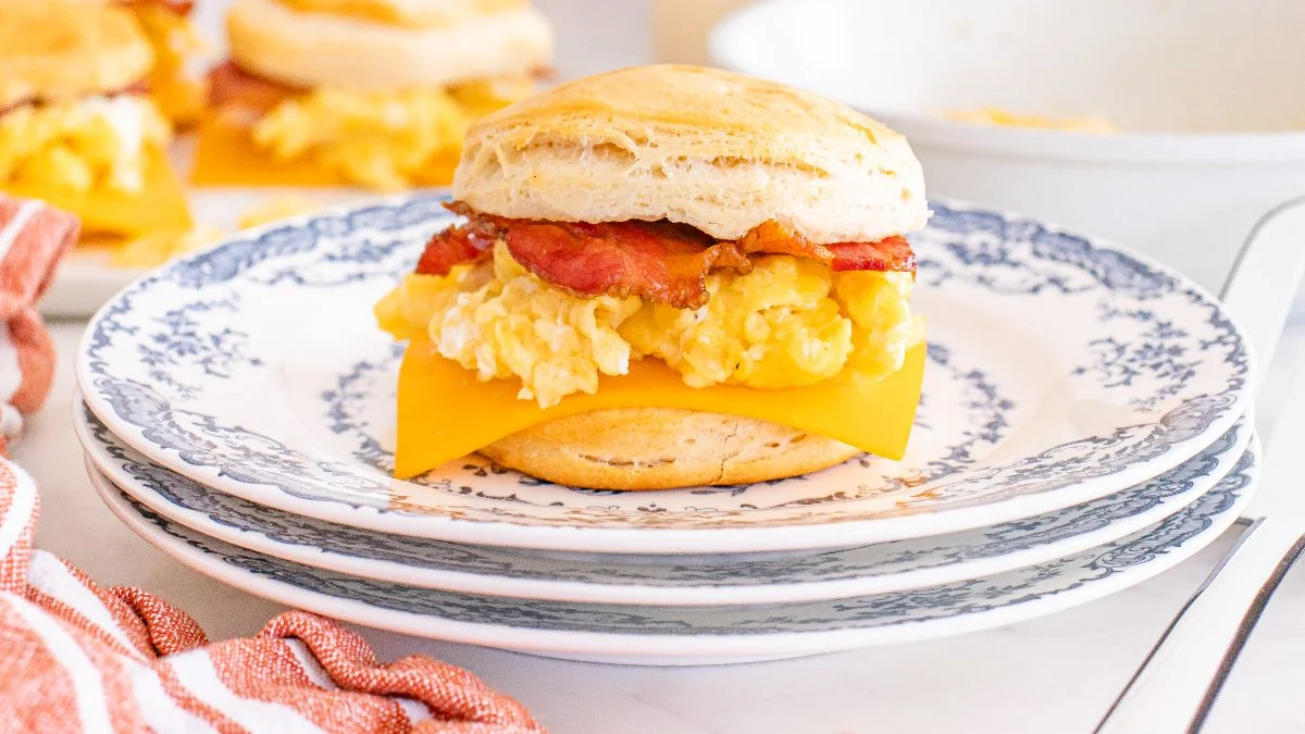 Biscuit_Breakfast_Sandwiches-1